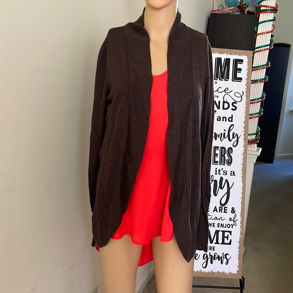 FREE Brown Cardigan Size Medium - Picture 1 of 3